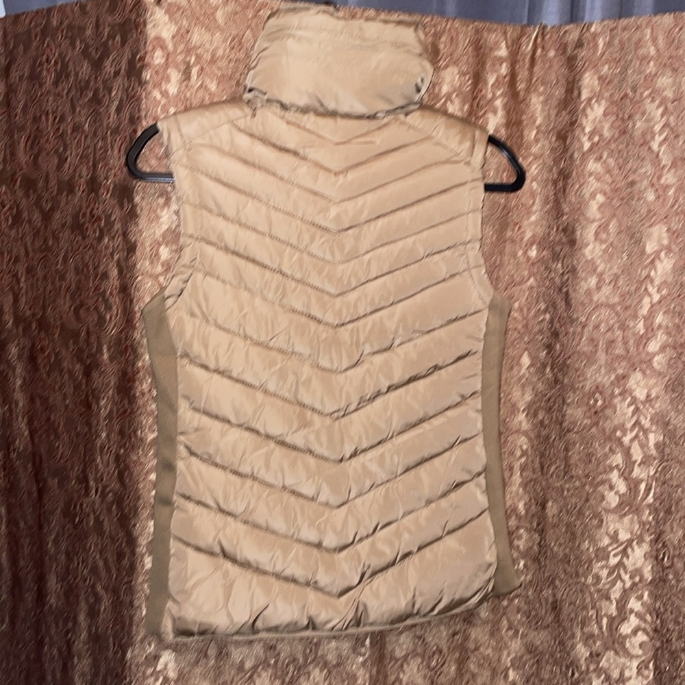 NWOT SPECIAL ONE Premium Quality Women's Beige Puffer Vest.  Size Small - Picture 2 of 7